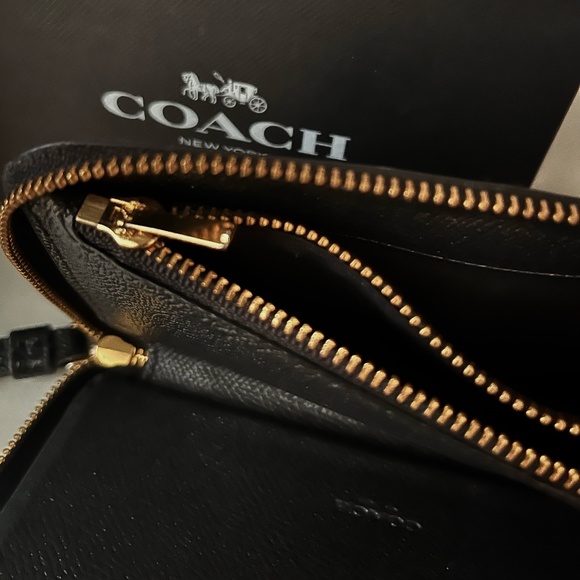 Authentic COACH Medium Zip Around Wallet - Black, Wristlet - Picture 6 of 6